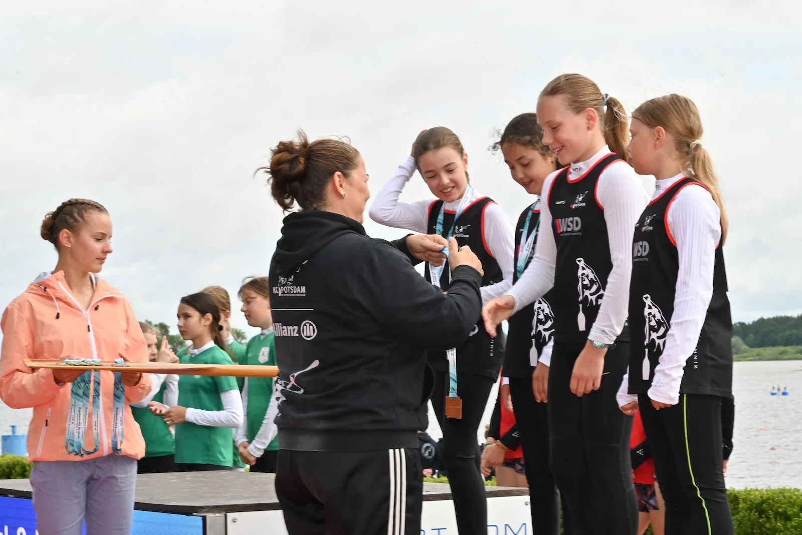 Medaillenübergabe an junge Athletinnen des KC Potsdam, Große Brandenburger Regatta 2026