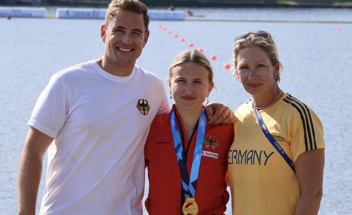 Carlotta Loske im Kajak in Halifax, Kanada, 2026