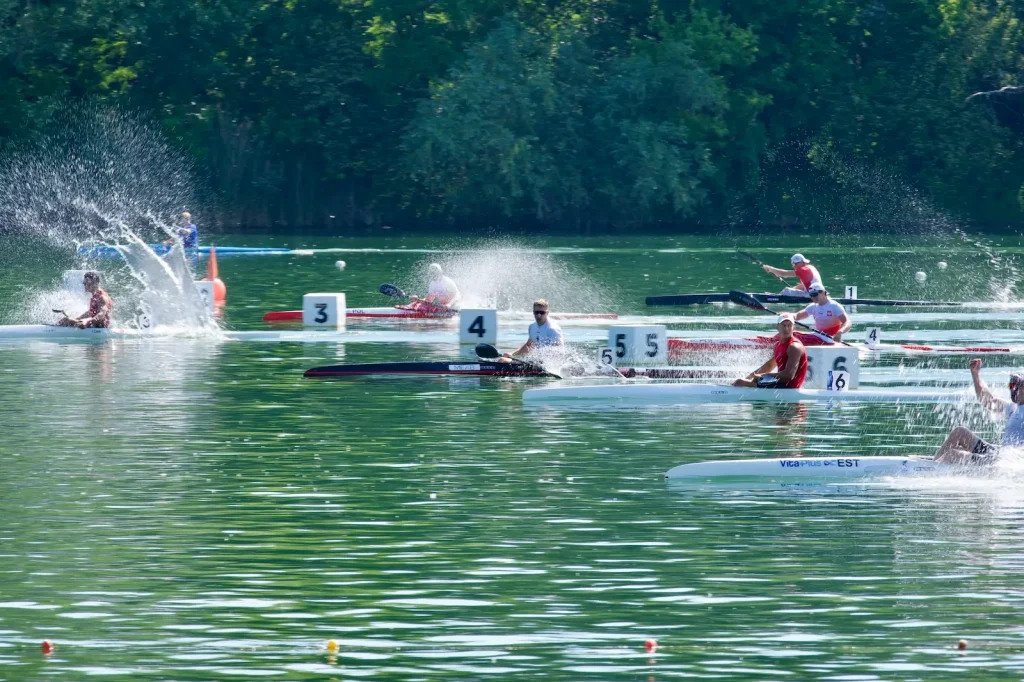 Kanutinnen und Kanuten des KC Potsdam auf dem Wasser bei der Internationalen Regatta in Bratislava im Mai 2026