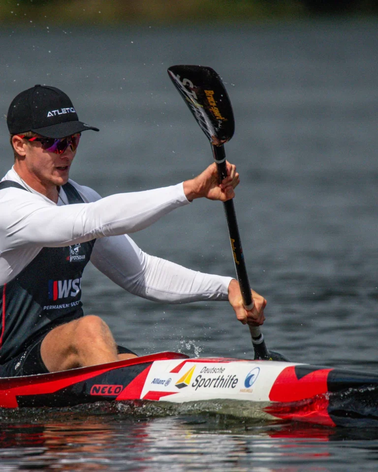 Jacob Schopf im Einer-Kajak auf dem Wasser, Aufnahme vor der WM Mailand 2025
