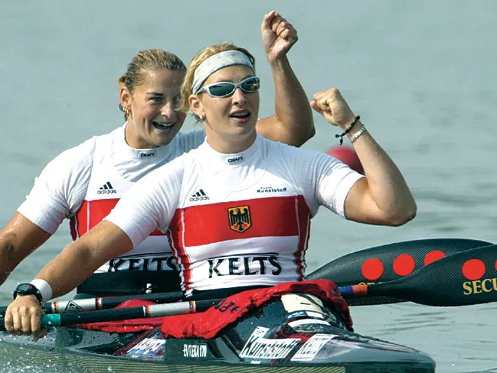 Katrin Wagner und Manuela Mucke im Kajak, Olympiasiegerinnen 2000 in Sydney