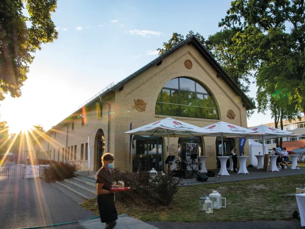 Die Kanuscheune am Luftschiffhafen, das Haus der Vereine, eröffnet 2013