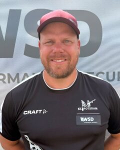 Kurt Kuschela, Leiter Nachwuchs beim Kanu Club Potsdam, im Vereinstrikot