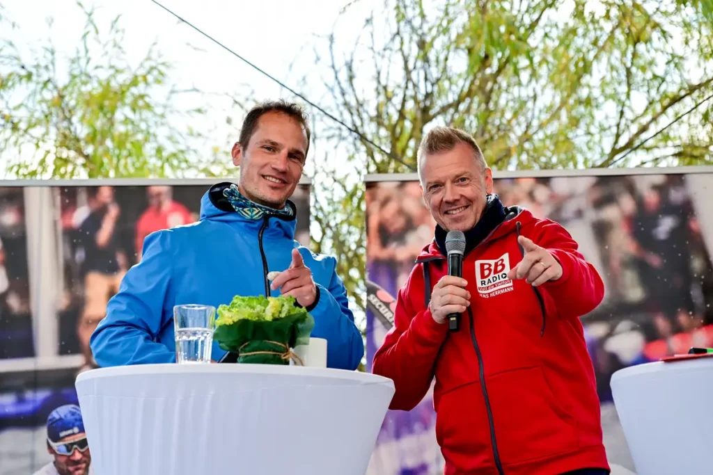 Moderation auf der Bühne beim Potsdamer Kanusprint